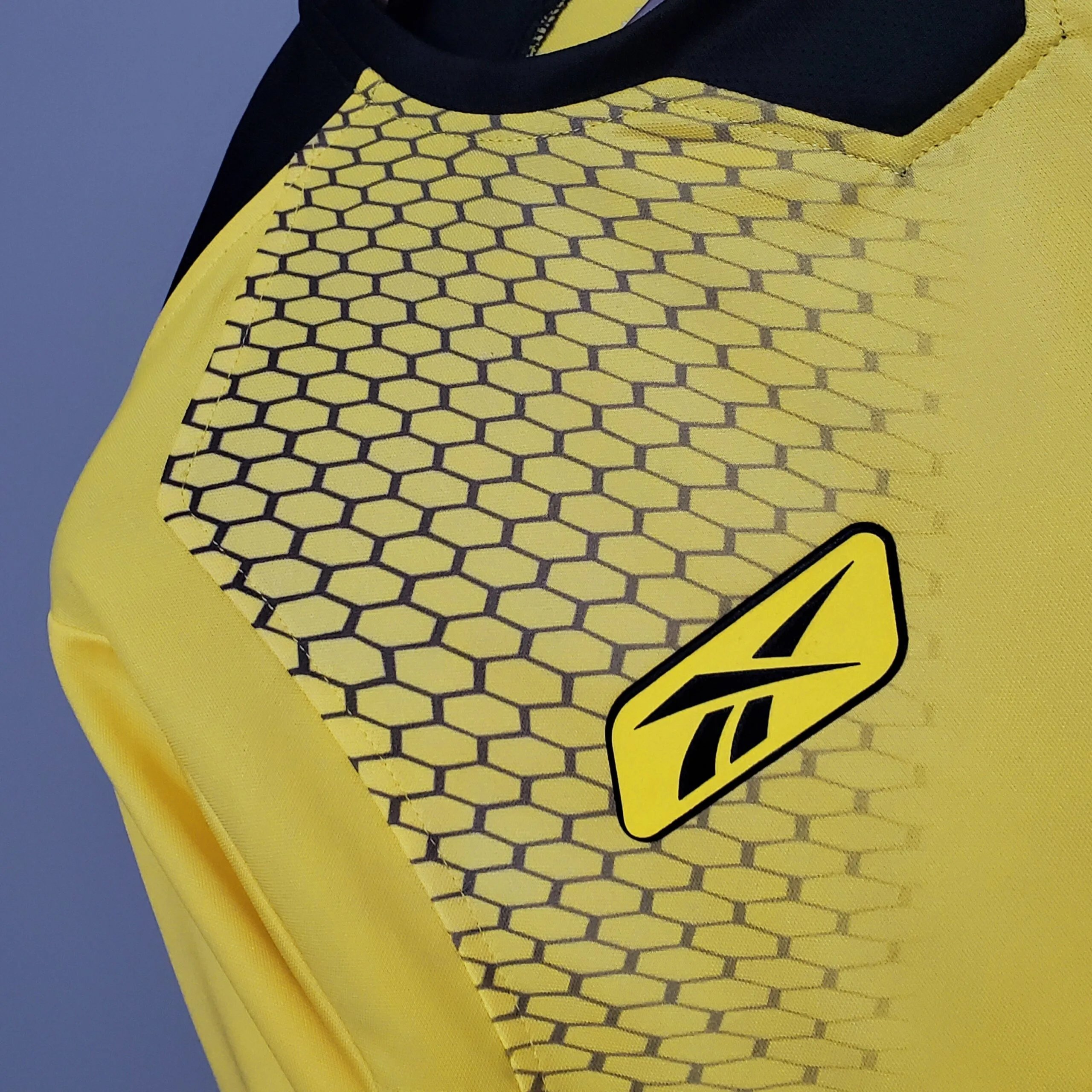 Liverpool 04/05 Retro Jersey — Photo 4