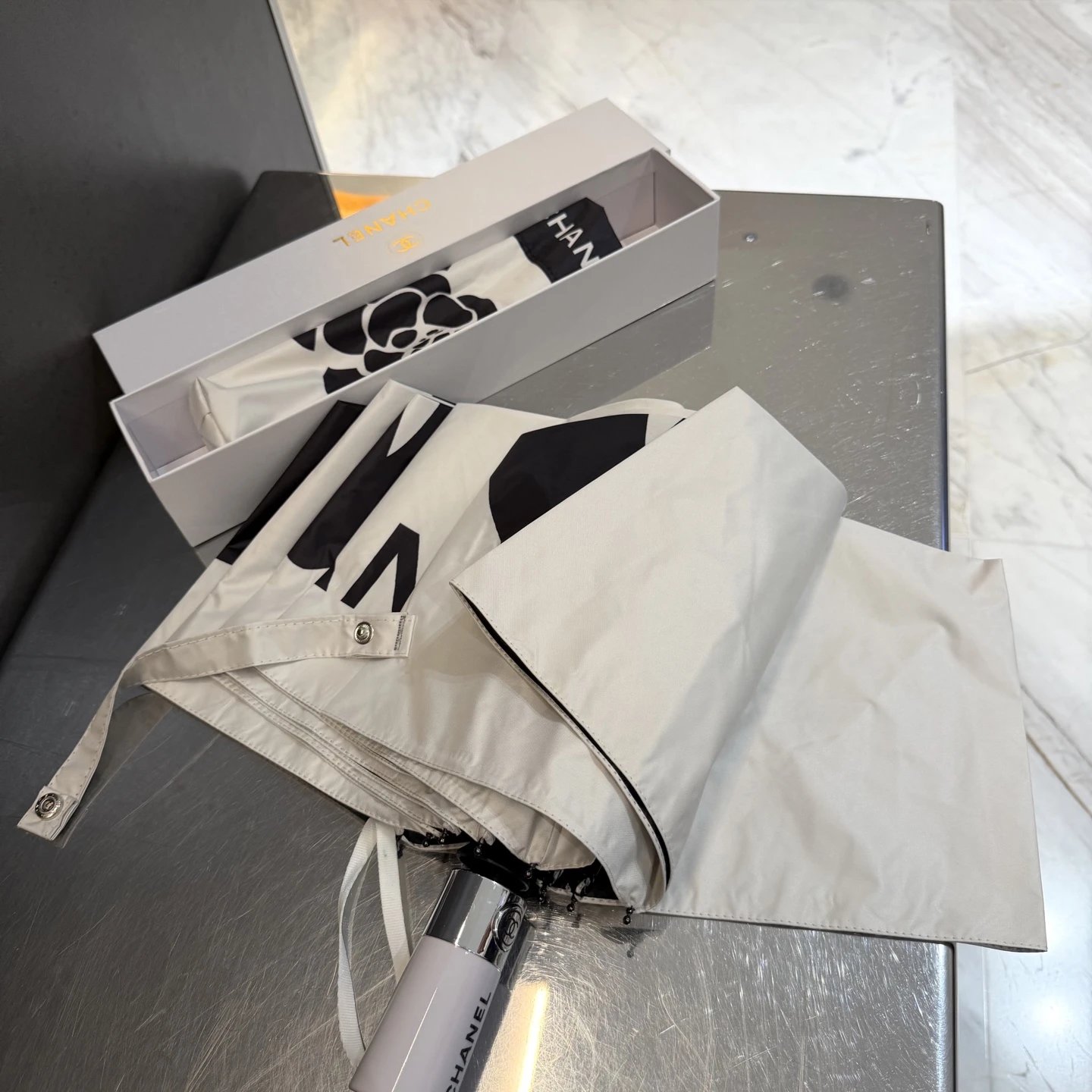 Chanel UV Protection Folding Umbrella Ver.L — Photo 4