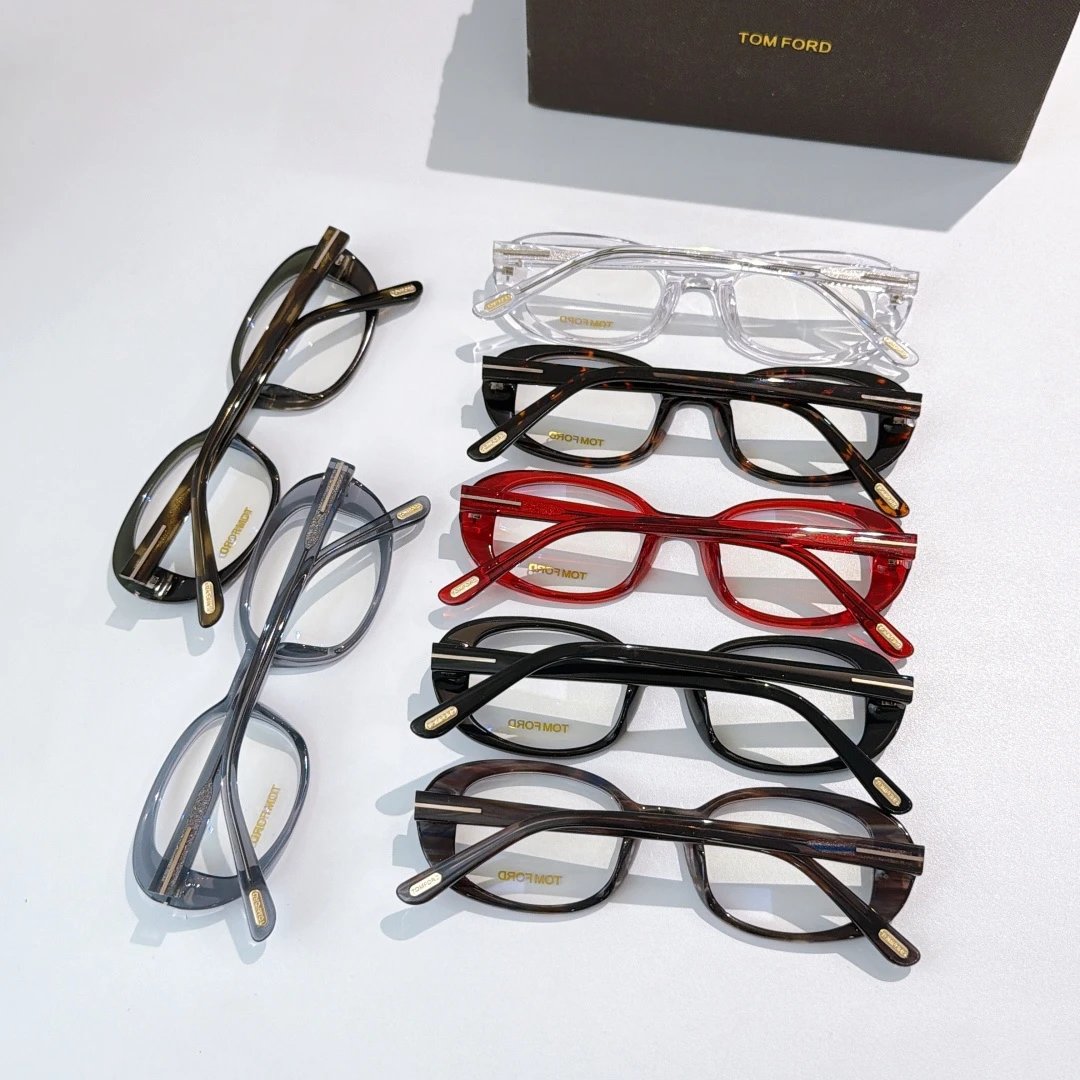Tom Ford FT1364 Sunglasses 49-21-140 Ver.A — Photo 8