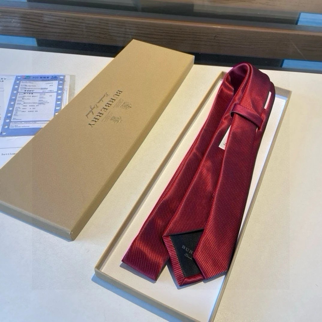 Burberry Silk Tie Ver.R — Photo 3