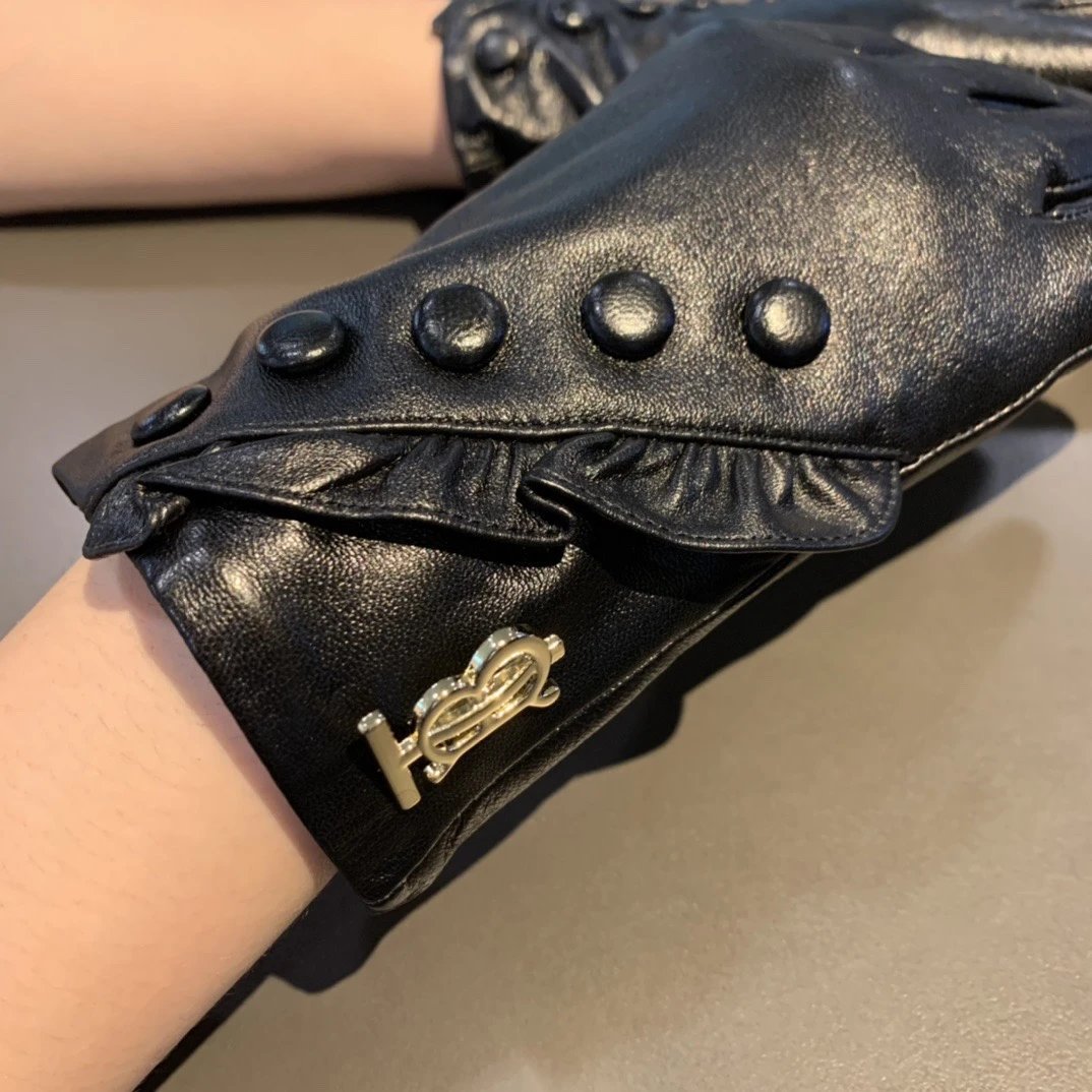 Burberry Lambskin Thermal Gloves Ver.D — QC