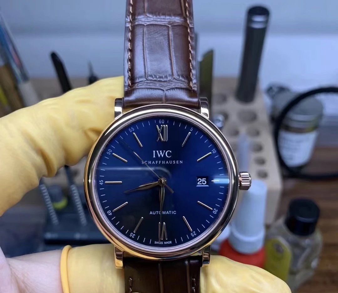 IWC Automatik-Uhr mit blauem Zifferblatt und braunem Lederarmband
