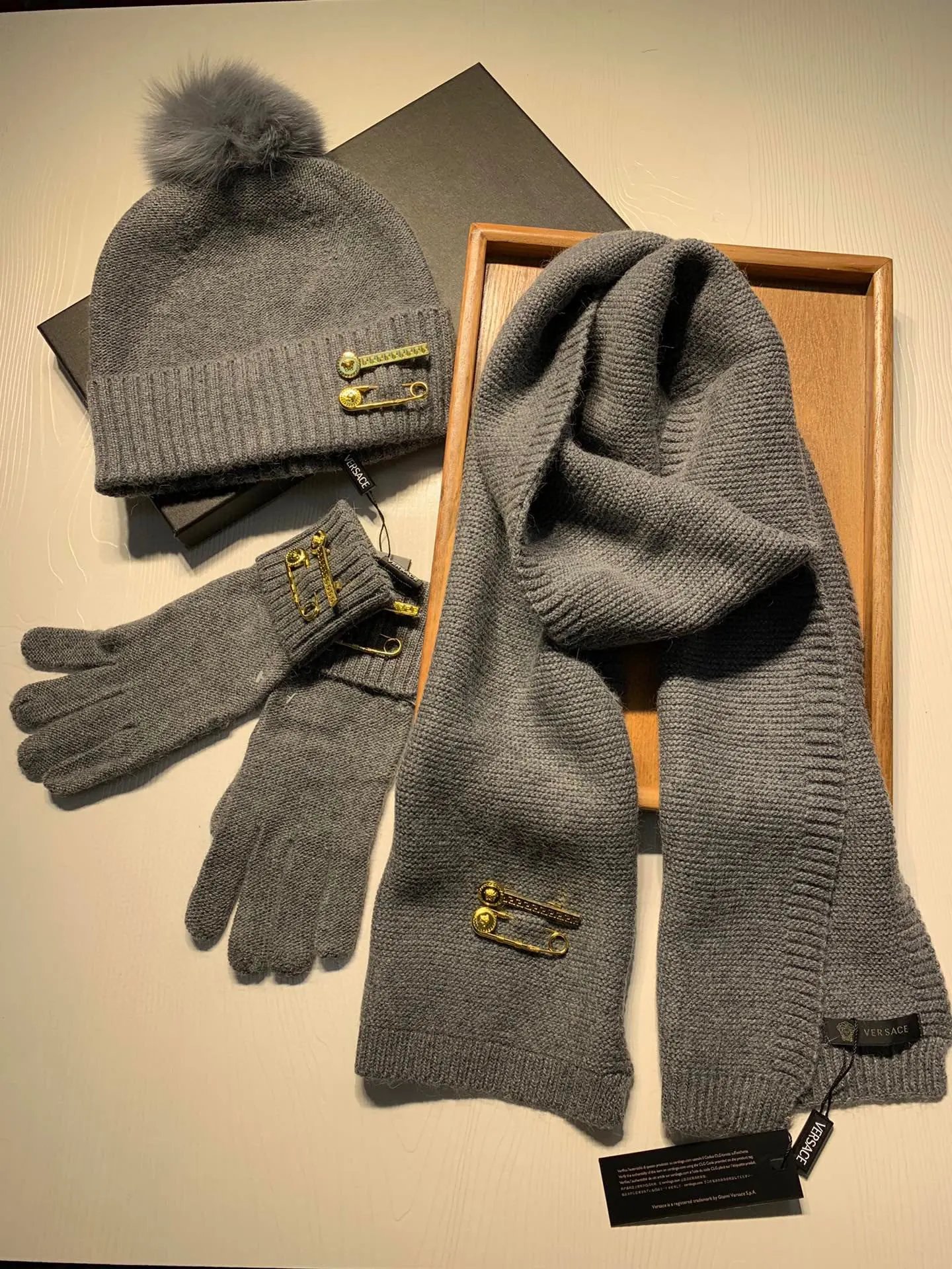 Versace Wool Rabbit Fur Scarf & Hat Set Ver.B — Photo 6