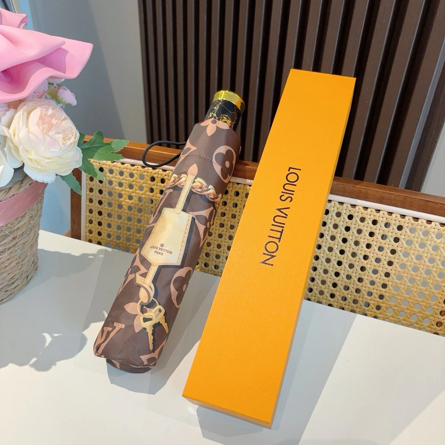 Louis Vuitton UV Protection Folding Umbrella Ver.J — Photo 2