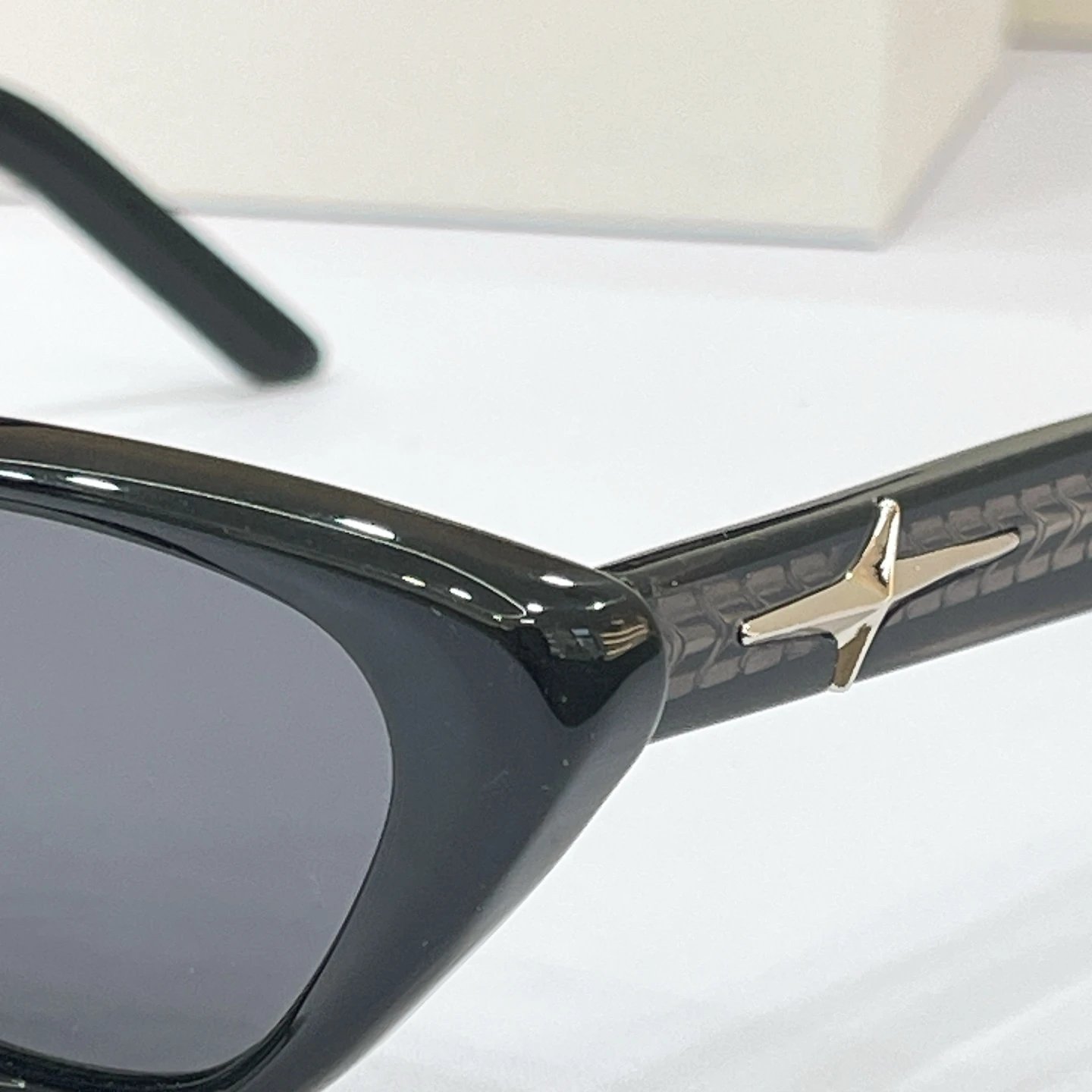 Gentle Monster MOWA Sunglasses 54-21-147 — Photo 7