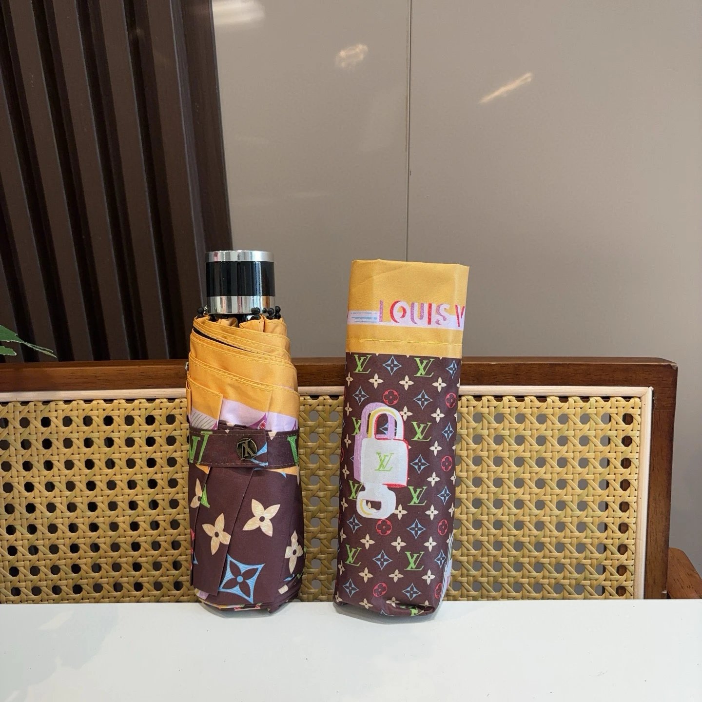 Louis Vuitton UV Protection Folding Umbrella Ver.K — Zdjęcie 3
