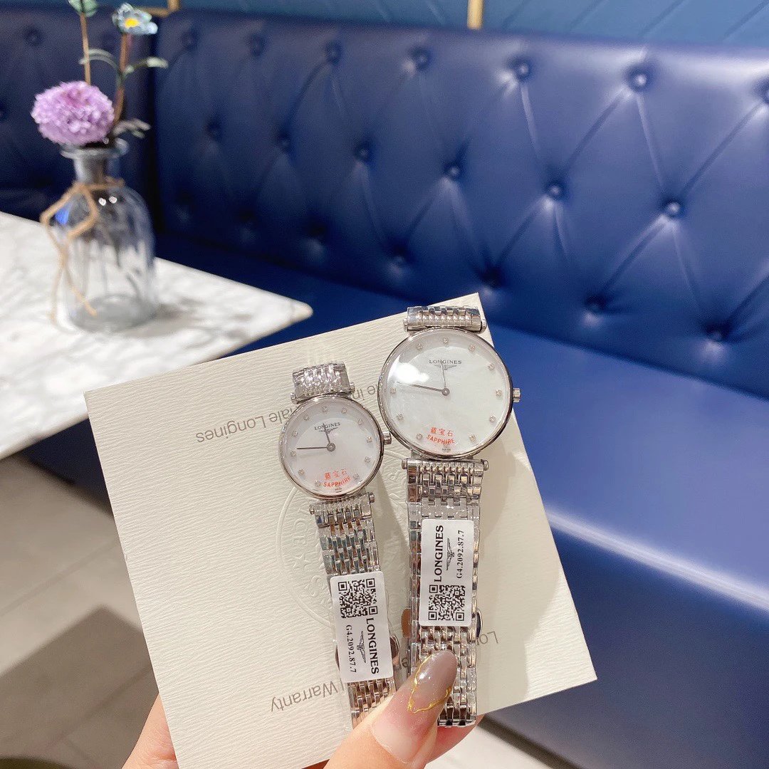 Longines zilverkleurig horloge met witte wijzerplaat en kristallen indexen
