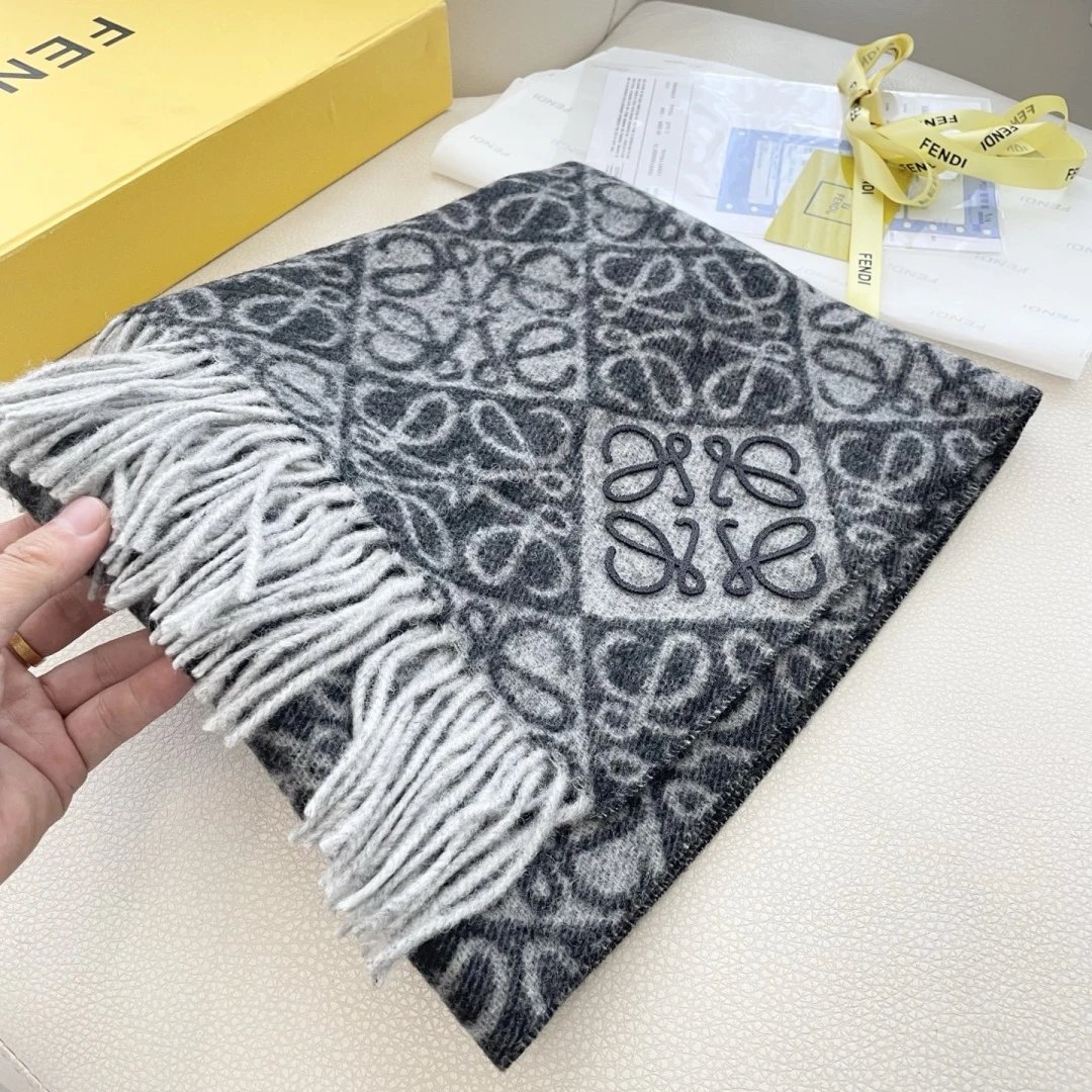 Loewe Cashmere Scarf Ver.E — Photo 4