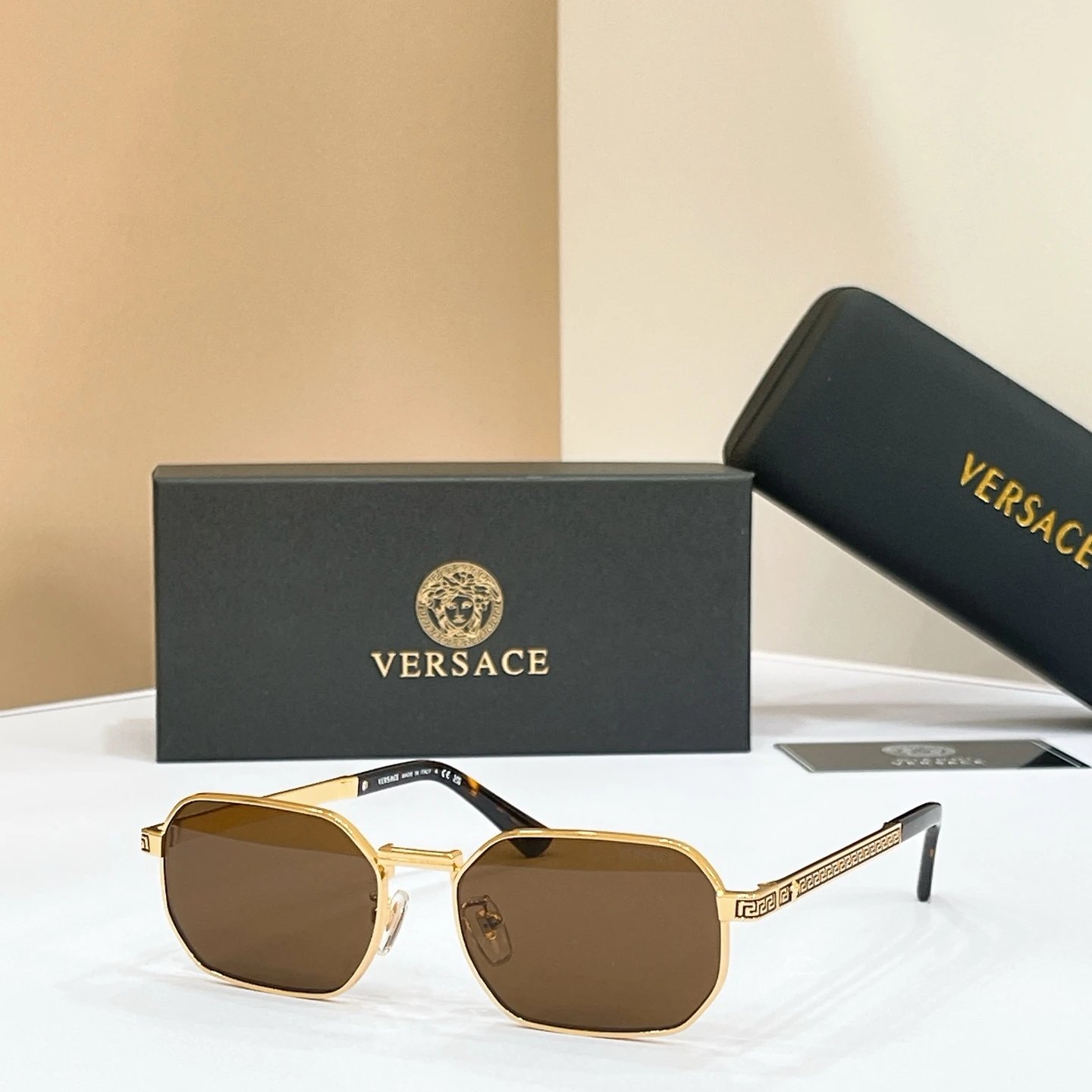 Versace VE2297 Sunglasses 54-16-145 — Photo 2