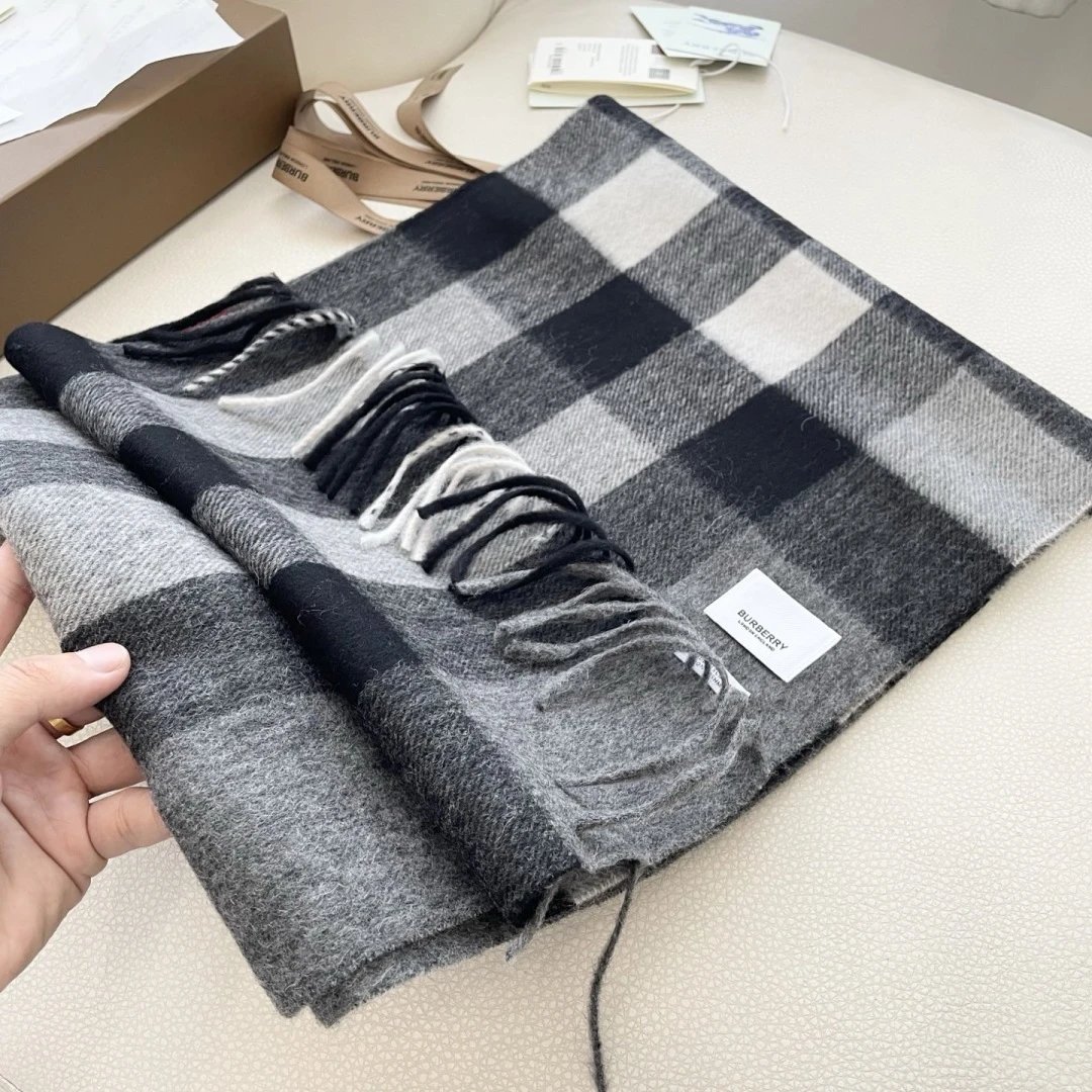 Burberry Cashmere Scarf Ver.D — QC