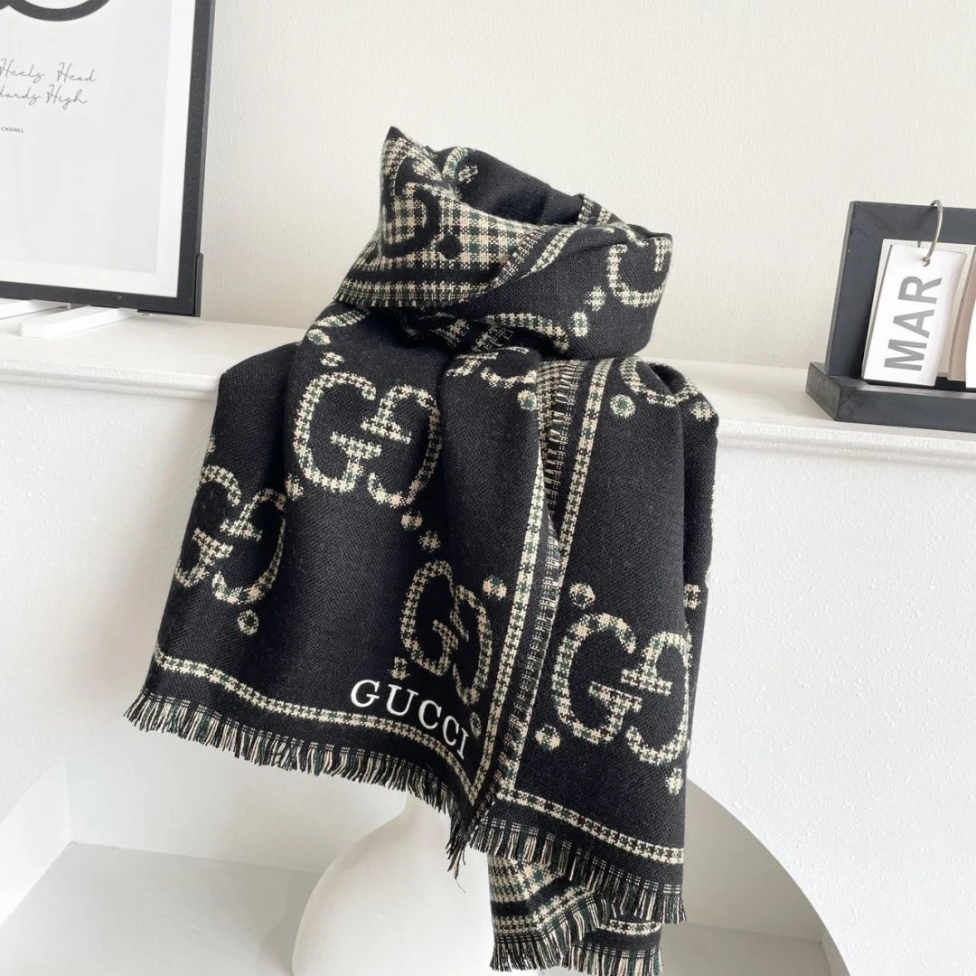 Gucci Cashmere Shawl Ver.I — Photo 8