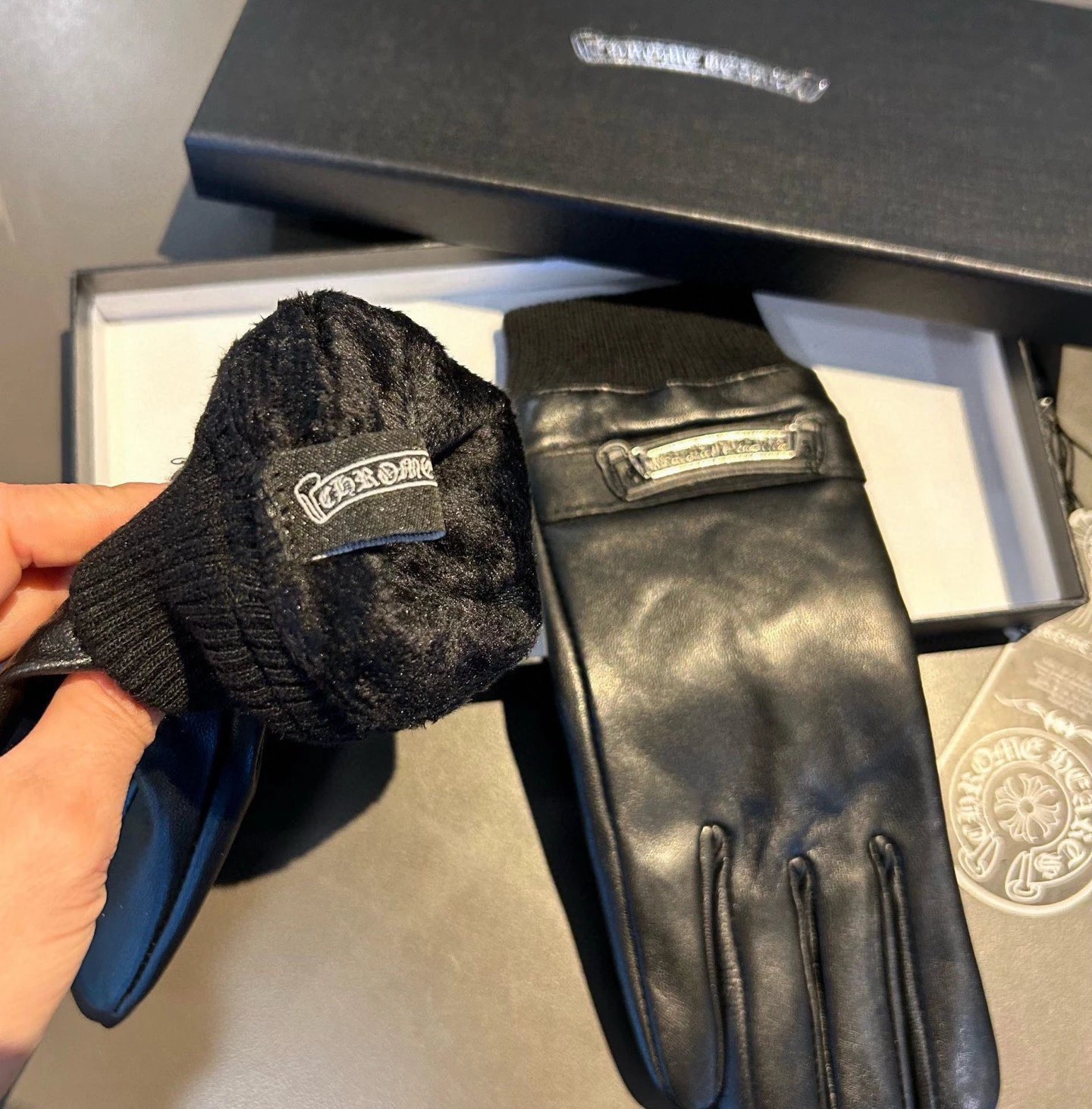 Chrome Hearts Lambskin Cashmere Gloves Ver.A — Zdjęcie 9