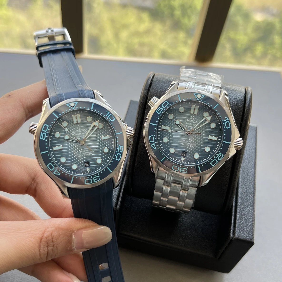 Omega Seamaster horloge met blauwe golfwijzerplaat