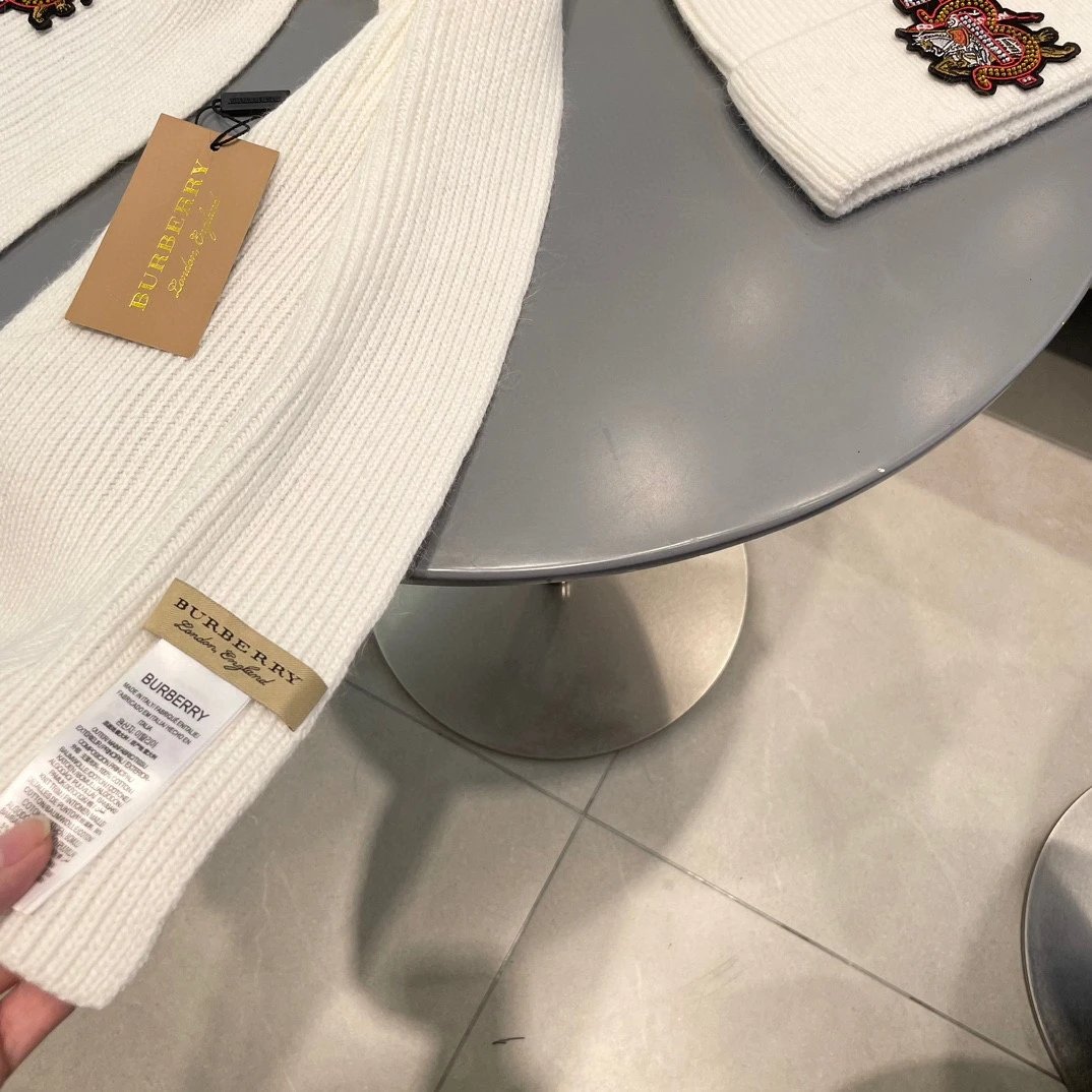 Burberry Scarf & Hat Set Ver.C — Photo 7