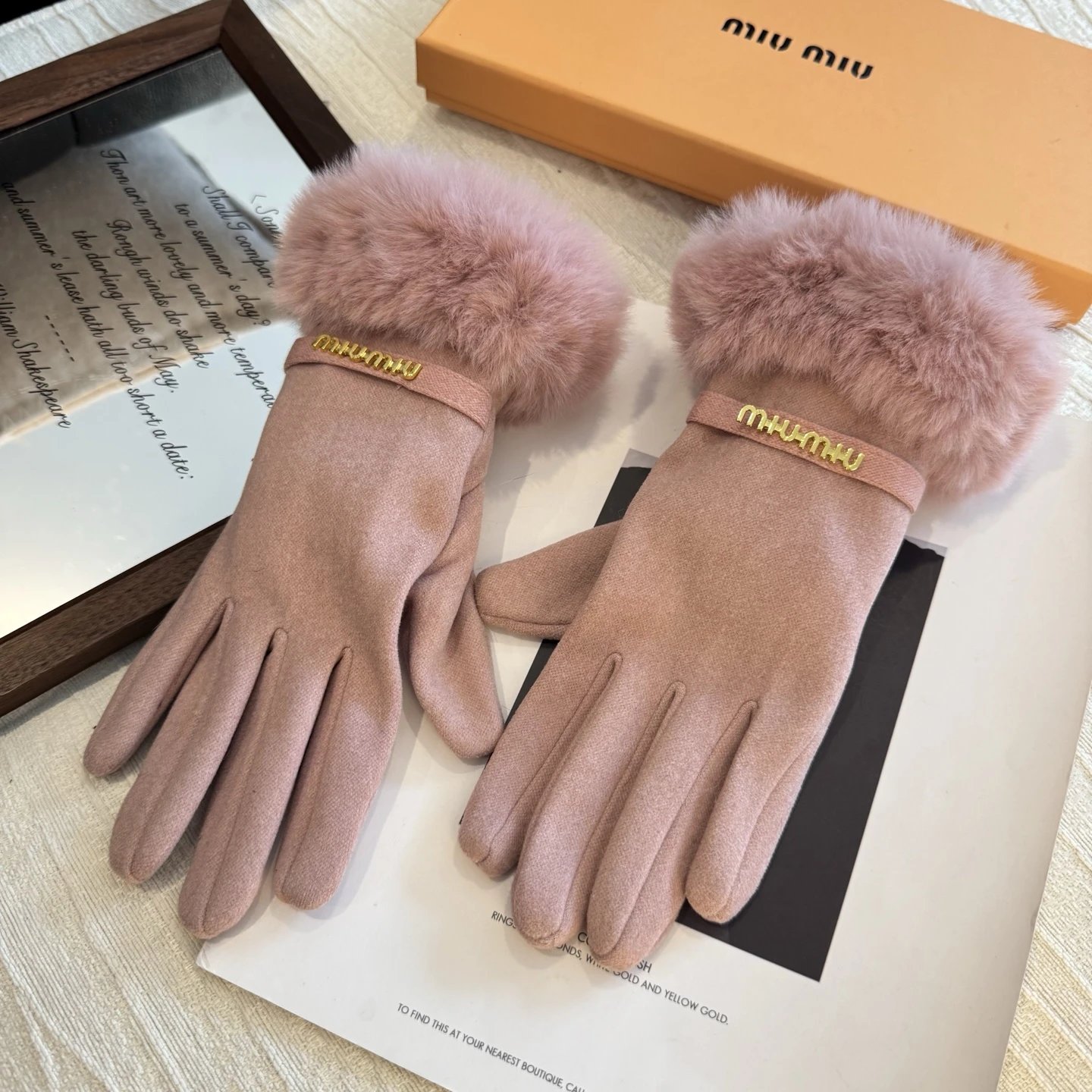Miu Miu Thermal Gloves Ver.A — Photo 9