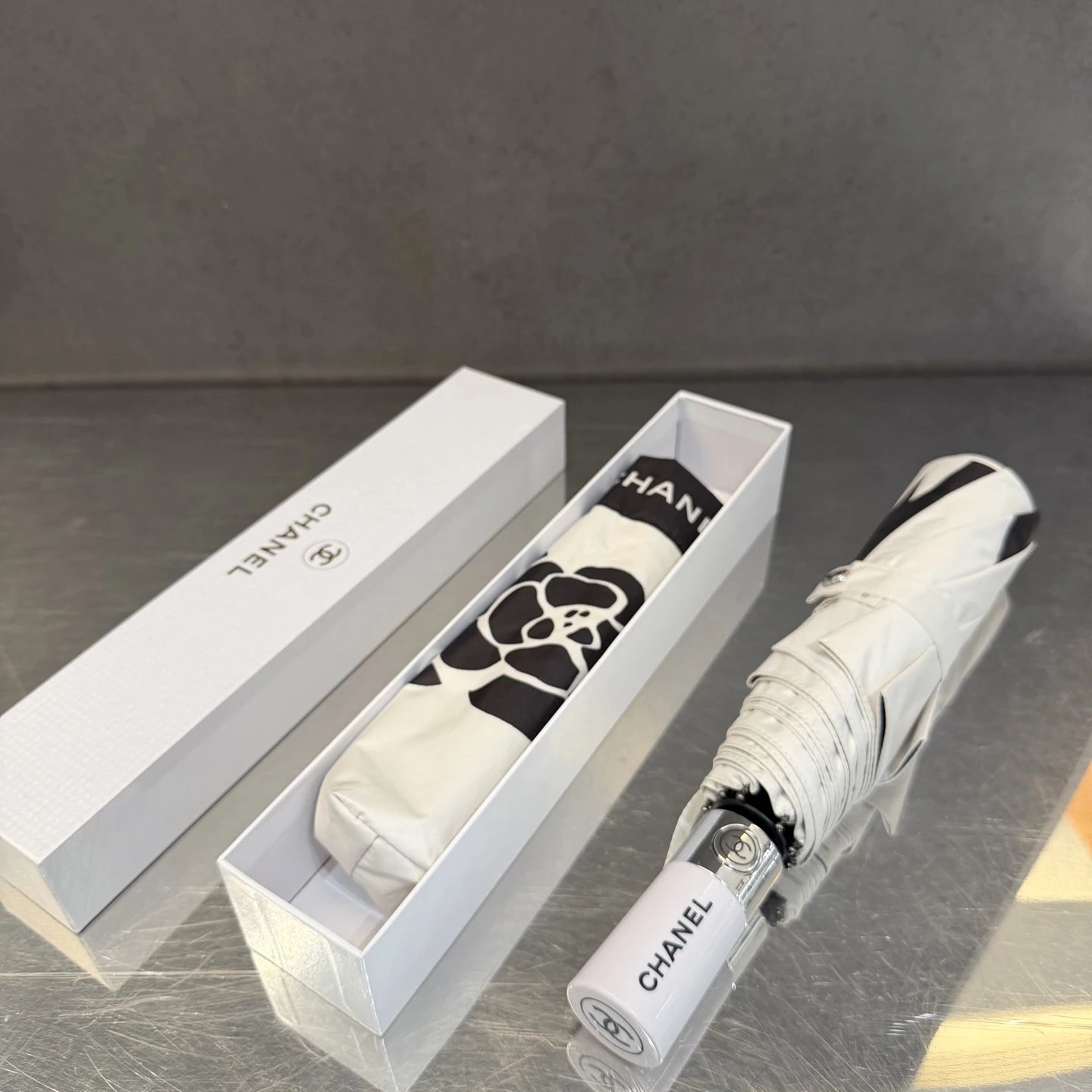 Chanel UV Protection Folding Umbrella Ver.L — Photo 3