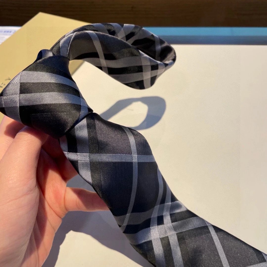 Burberry Silk Tie Ver.O — Photo 7