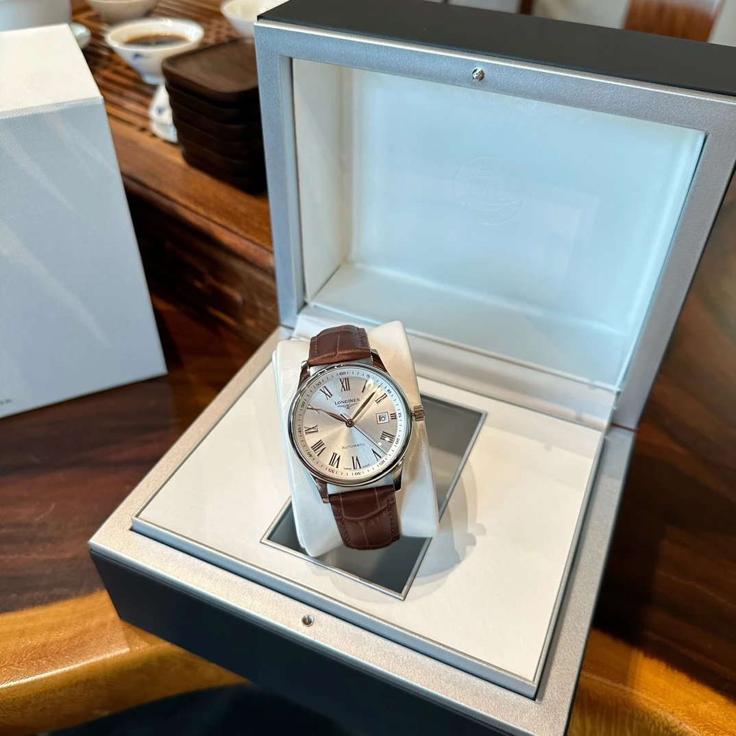 Longines automatisch horloge met wijzerplaat met Romeinse cijfers en bruine band