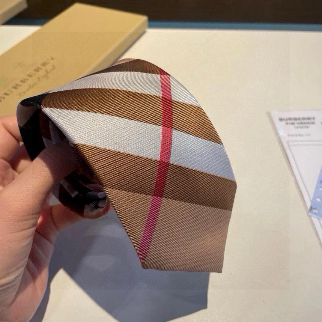 Burberry Silk Tie Ver.C — Photo 3