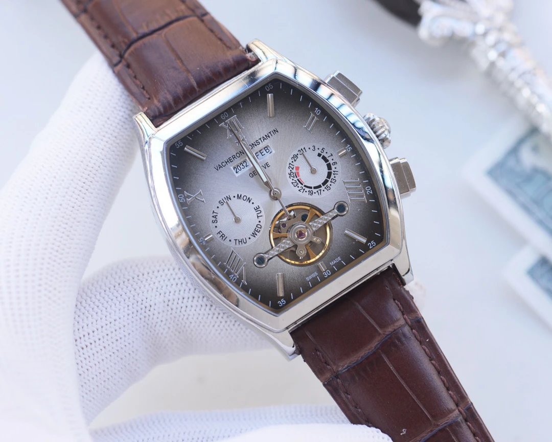 Reloj Vacheron Constantin Tonneau con correa de cuero marrón