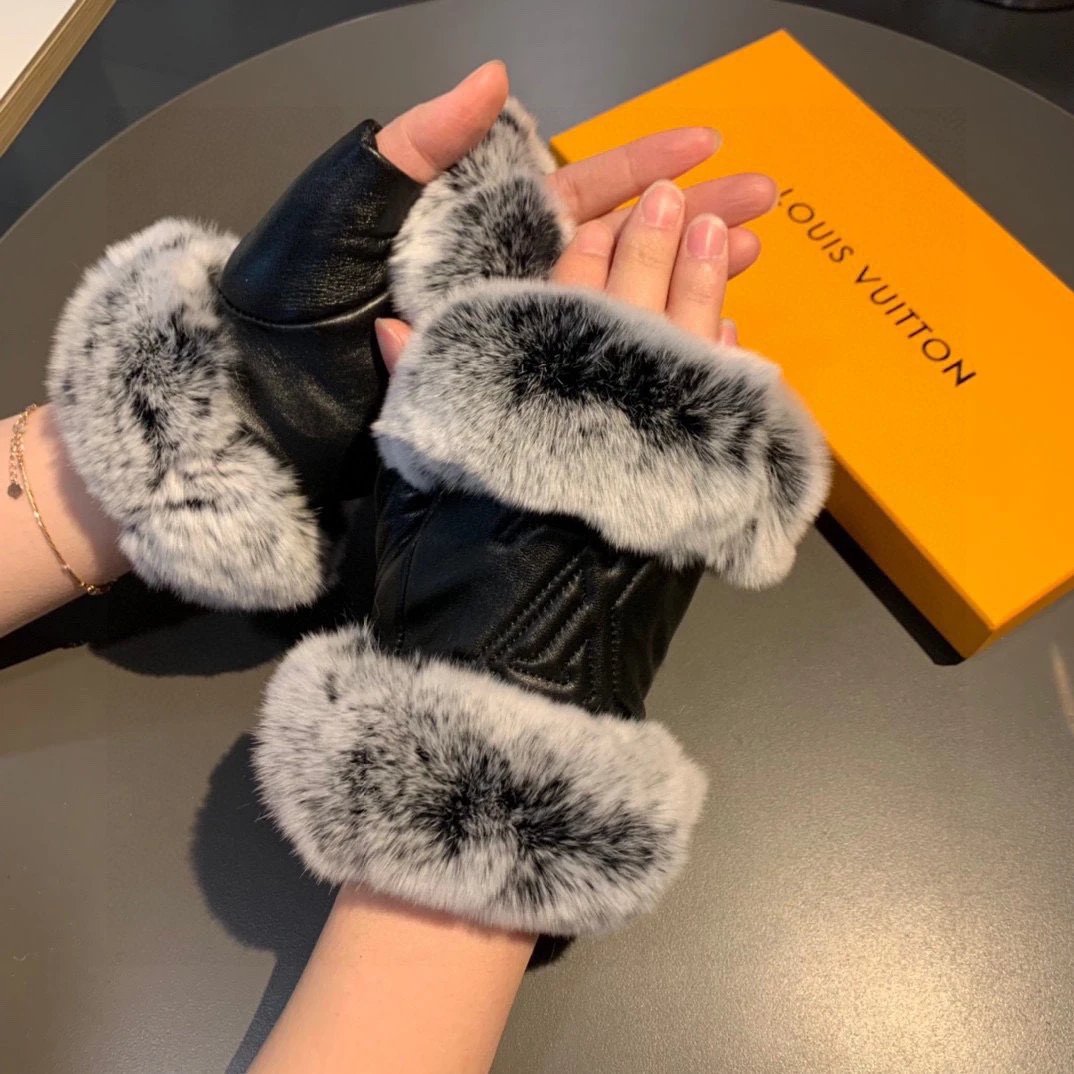 Louis Vuitton Lambskin Thermal Gloves — Photo 2