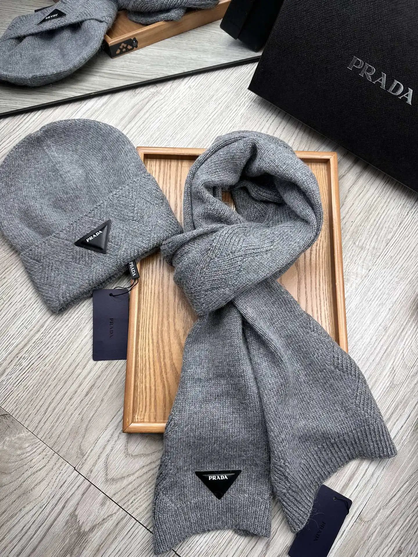 Prada Wool Rabbit Fur Scarf & Hat Set Ver.D — Zdjęcie 8