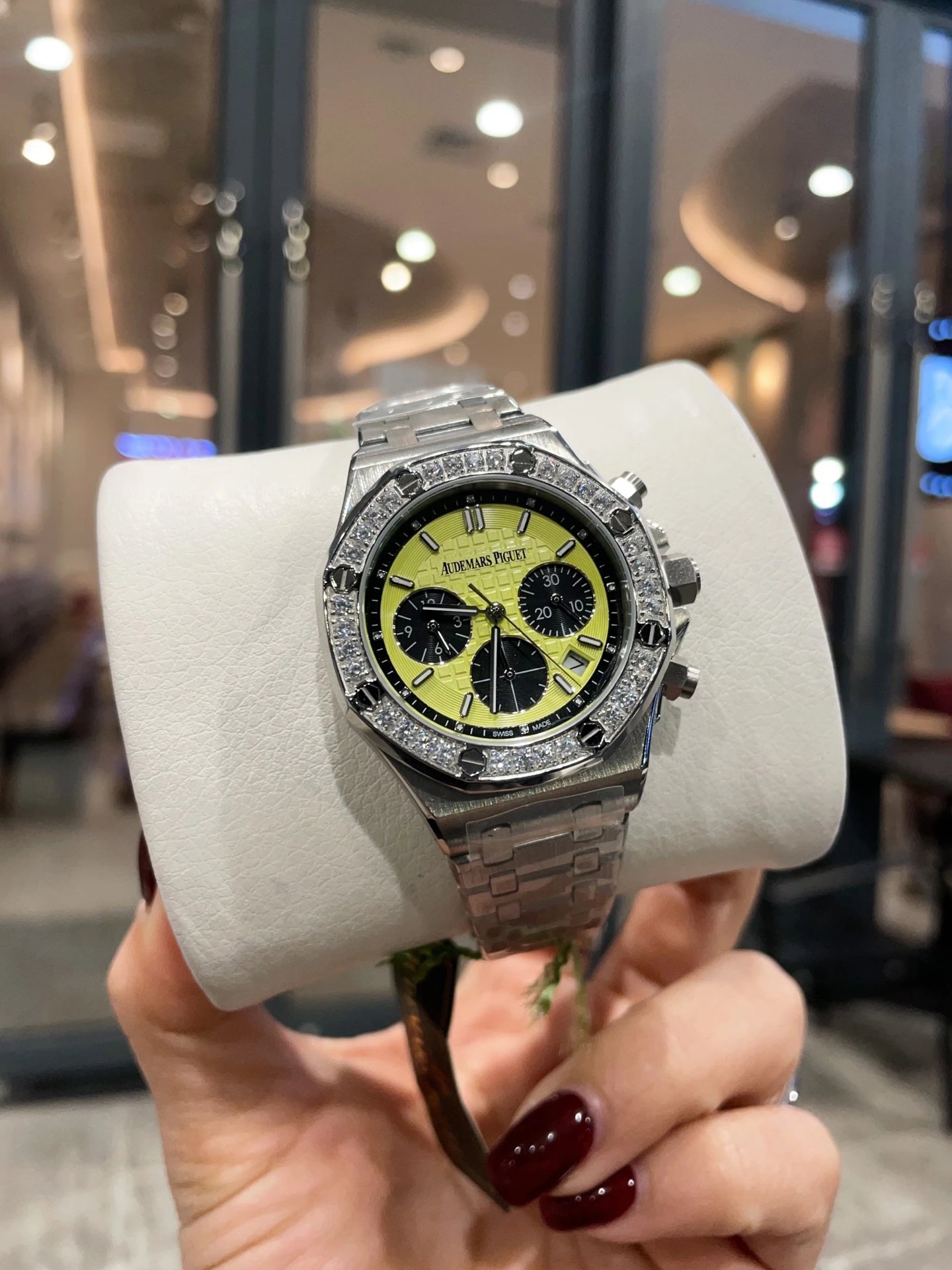 Audemars Piguet Royal Oak Quartz Ladies Watch 37mm — Photo 8