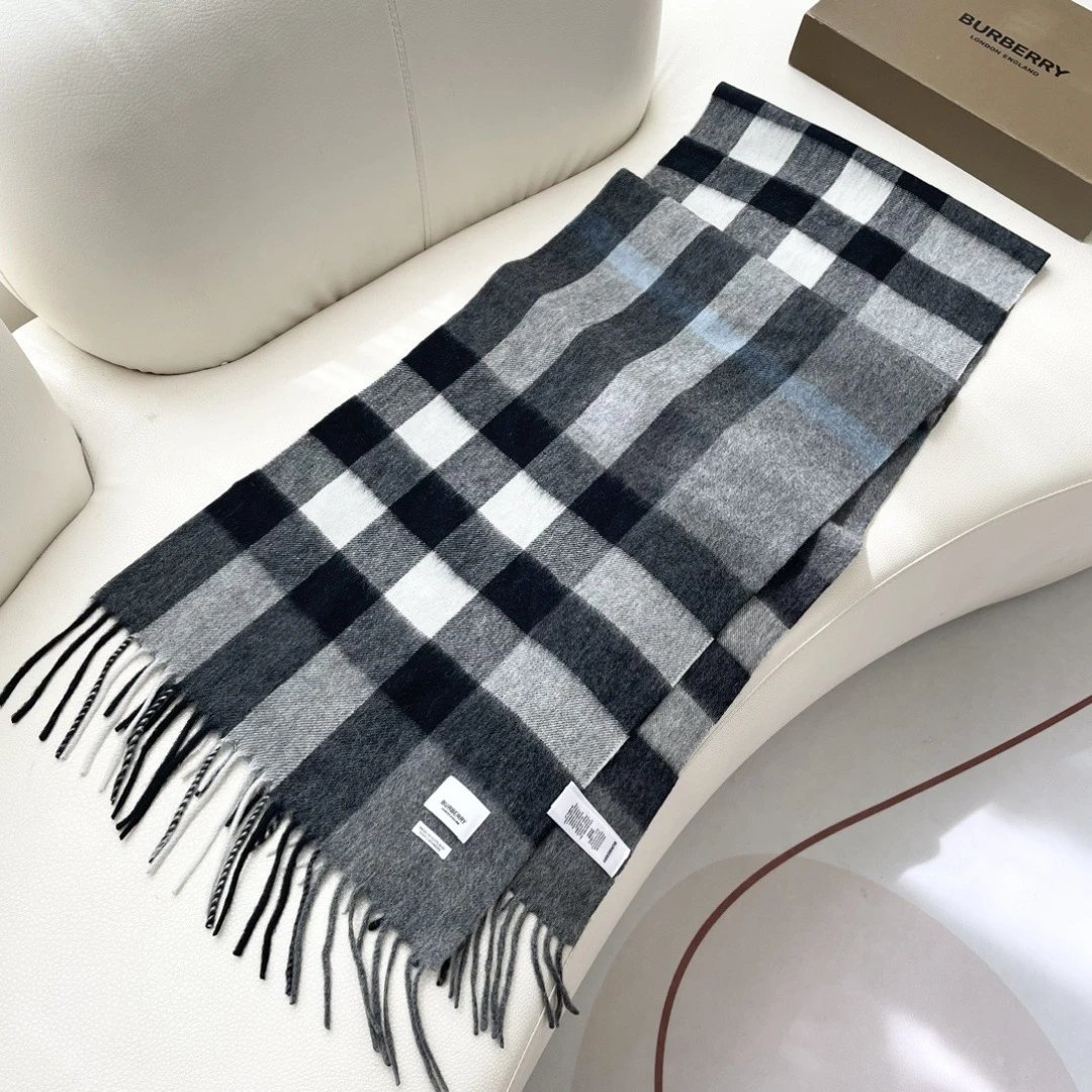 Burberry Cashmere Scarf Ver.H — Photo 3