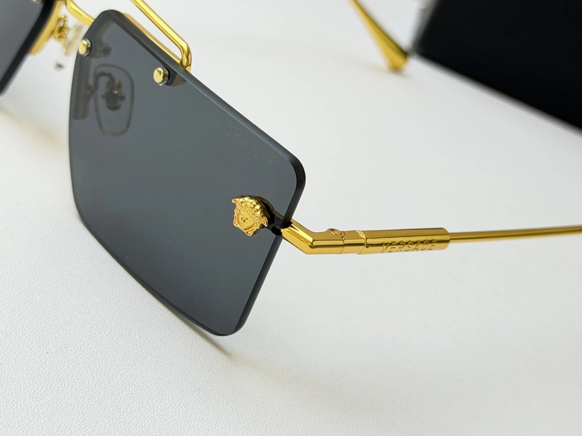 Versace VE2245 Sunglasses — Zdjęcie 9