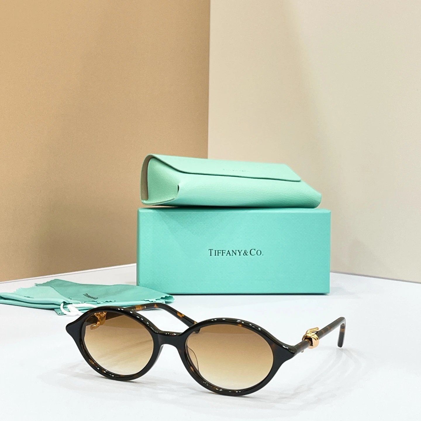 Tiffany TF2449B Sunglasses 53-19-145 Ver.B — Photo 5