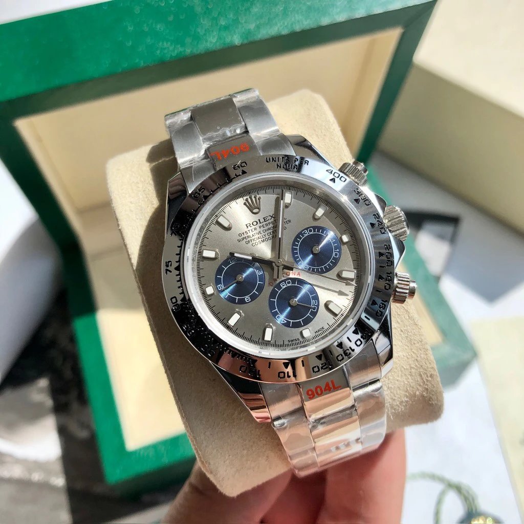 Reloj cronógrafo Rolex Cosmograph Daytona con esfera plateada y subesferas azules