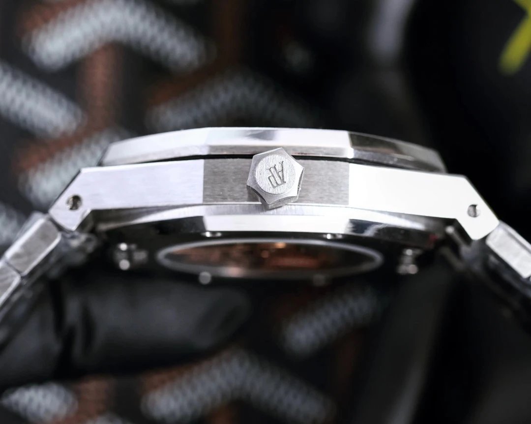 Audemars Piguet Royal Oak Automatic Watch 45mm — photo 3