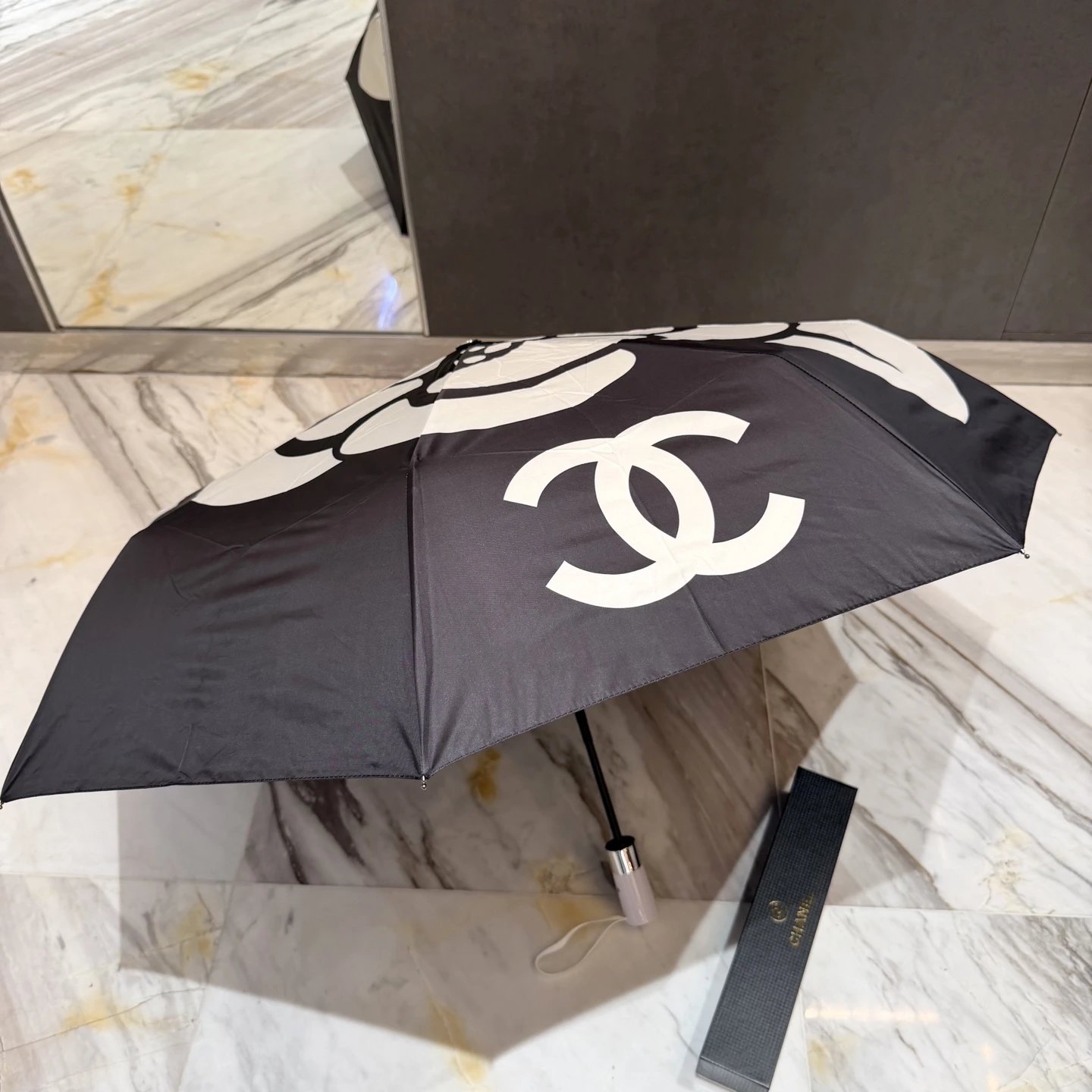 Chanel UV Protection Folding Umbrella Ver.M — Zdjęcie 7