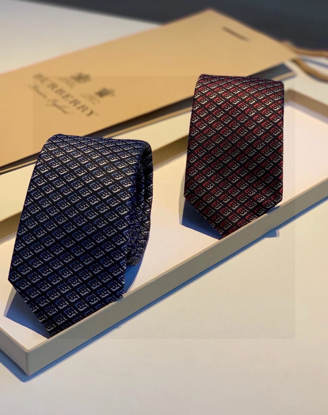 Burberry Silk Tie Ver.A — Photo 3