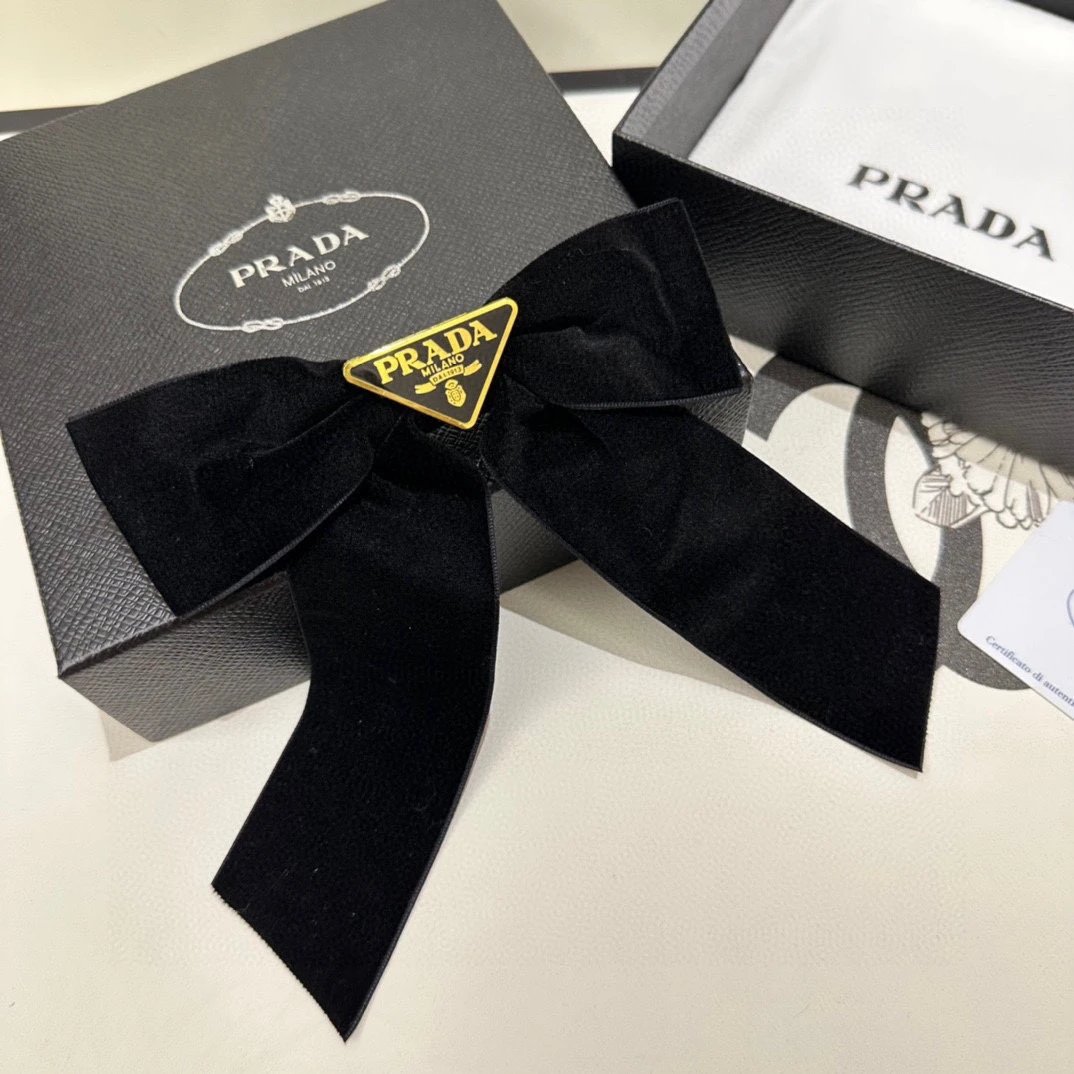 Prada Bow Hair Clip — Zdjęcie 9