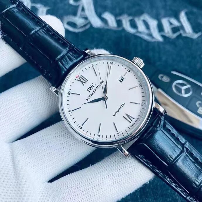 IWC Automatik-Uhr mit weißem Zifferblatt und schwarzem Lederarmband 40mm Variante B