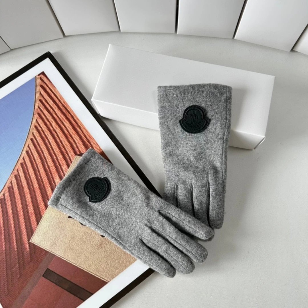Moncler Gloves Ver.B — Photo 3
