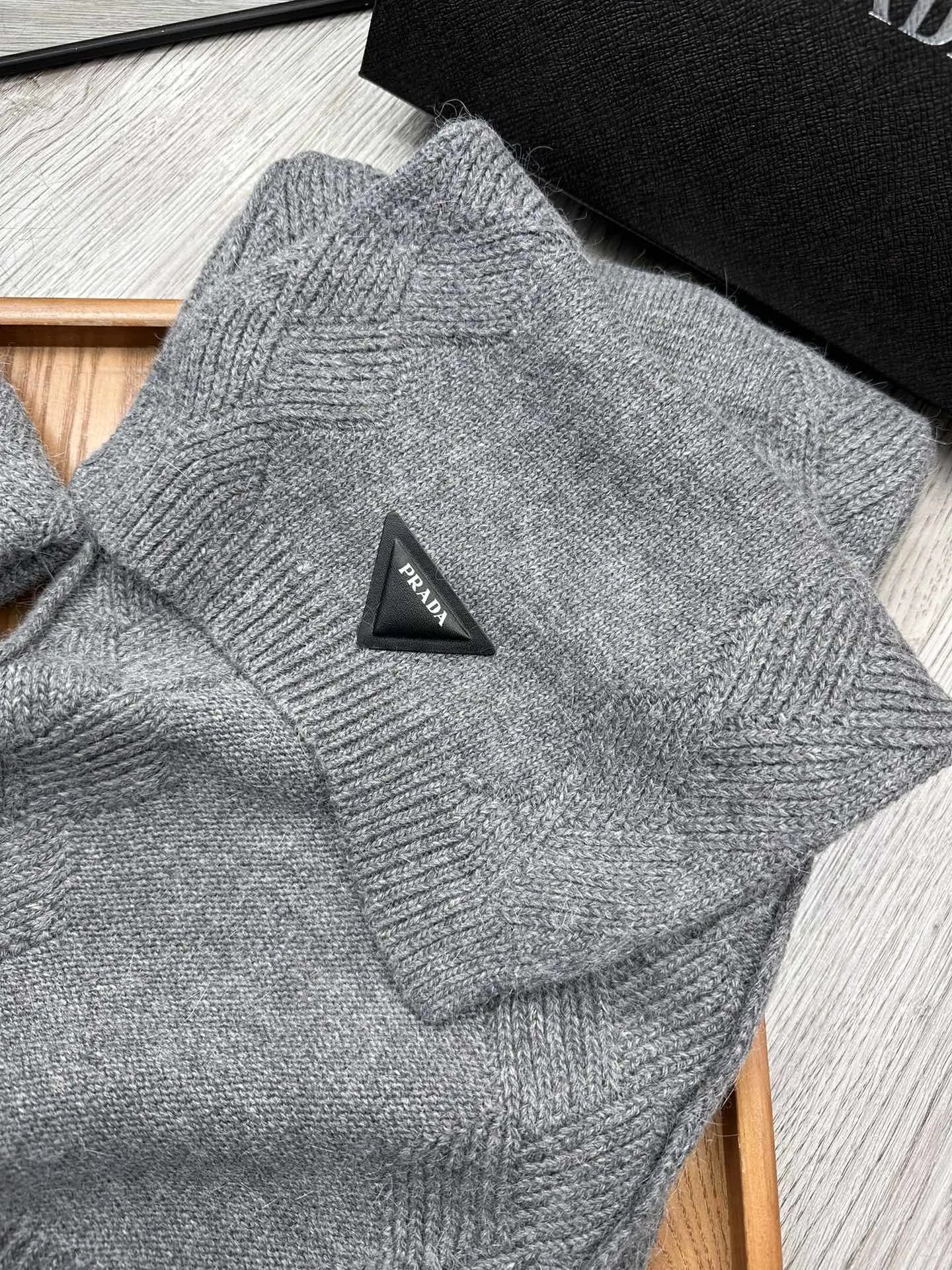 Prada Wool Rabbit Fur Scarf & Hat Set Ver.D — Zdjęcie 5