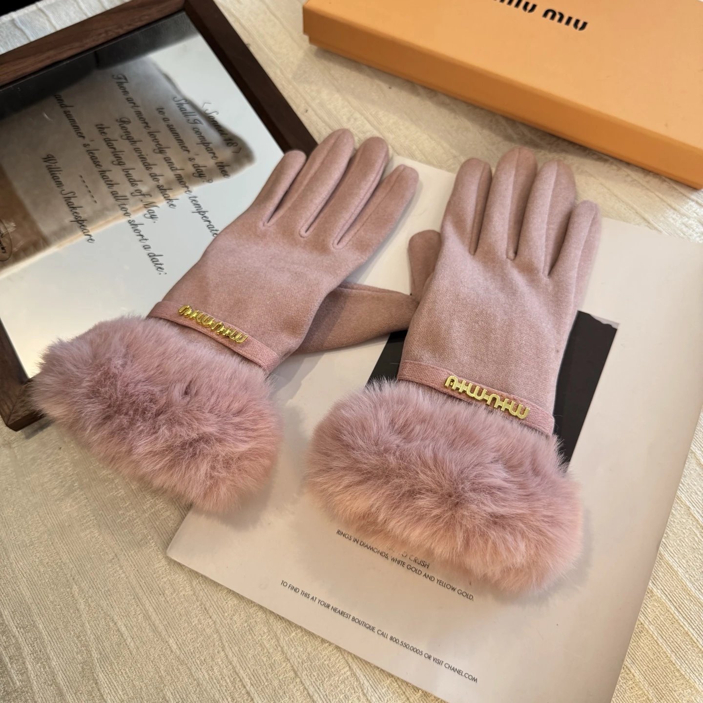 Miu Miu Thermal Gloves Ver.A — QC