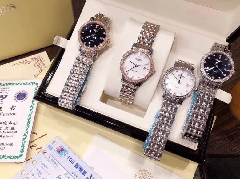 Longines kwartshorloge met met steentjes bezette lunette en datum