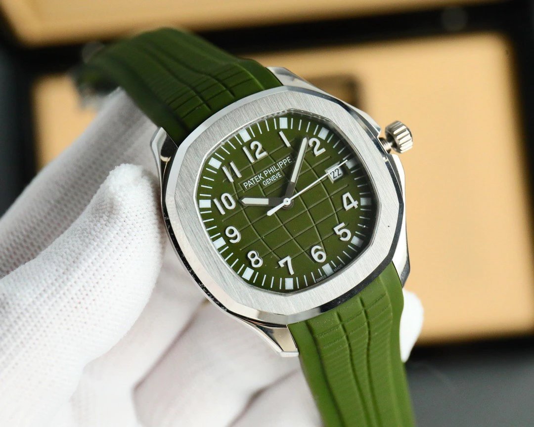 Patek Philippe horloge met groene wijzerplaat en groene band