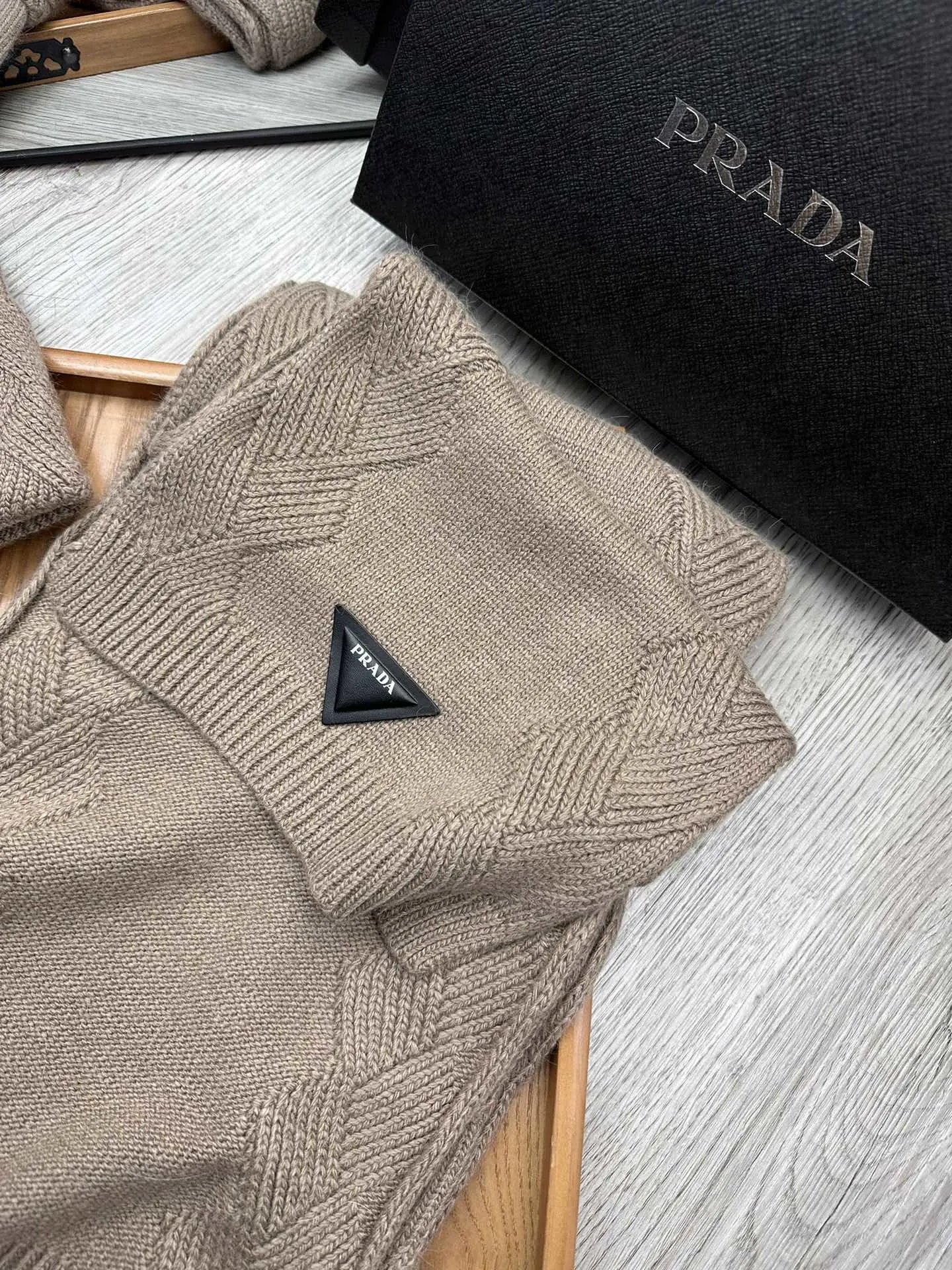 Prada Wool Rabbit Fur Scarf & Hat Set Ver.E — Zdjęcie 5