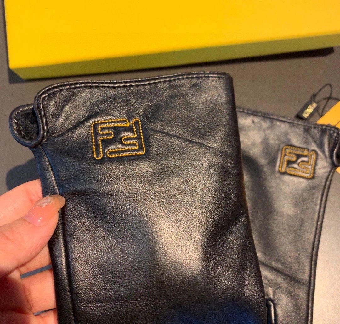 Fendi Lambskin Touchscreen Gloves Ver.A — QC
