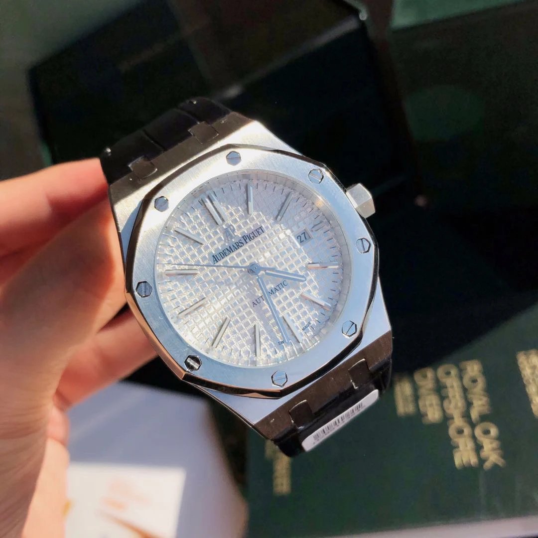 Zegarek automatyczny Audemars Piguet ze skórzanym paskiem
