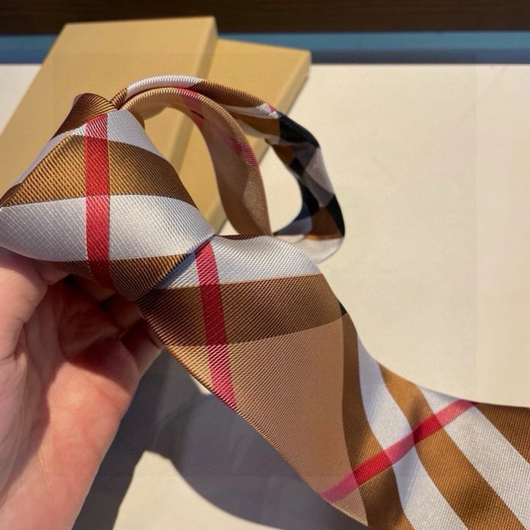Burberry Silk Tie Ver.J — Photo 7