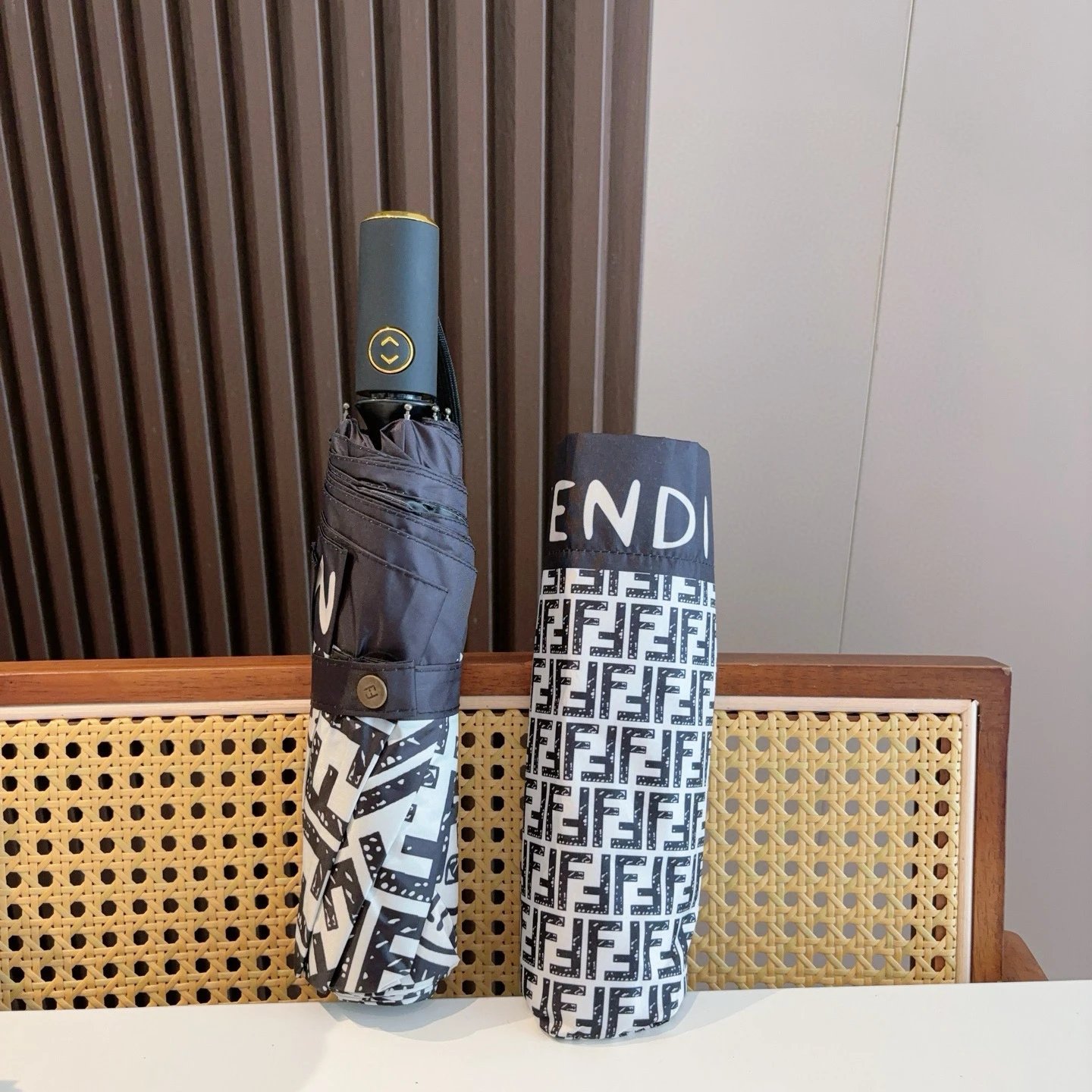 Fendi UV Protection Folding Umbrella Ver.H — Photo 2