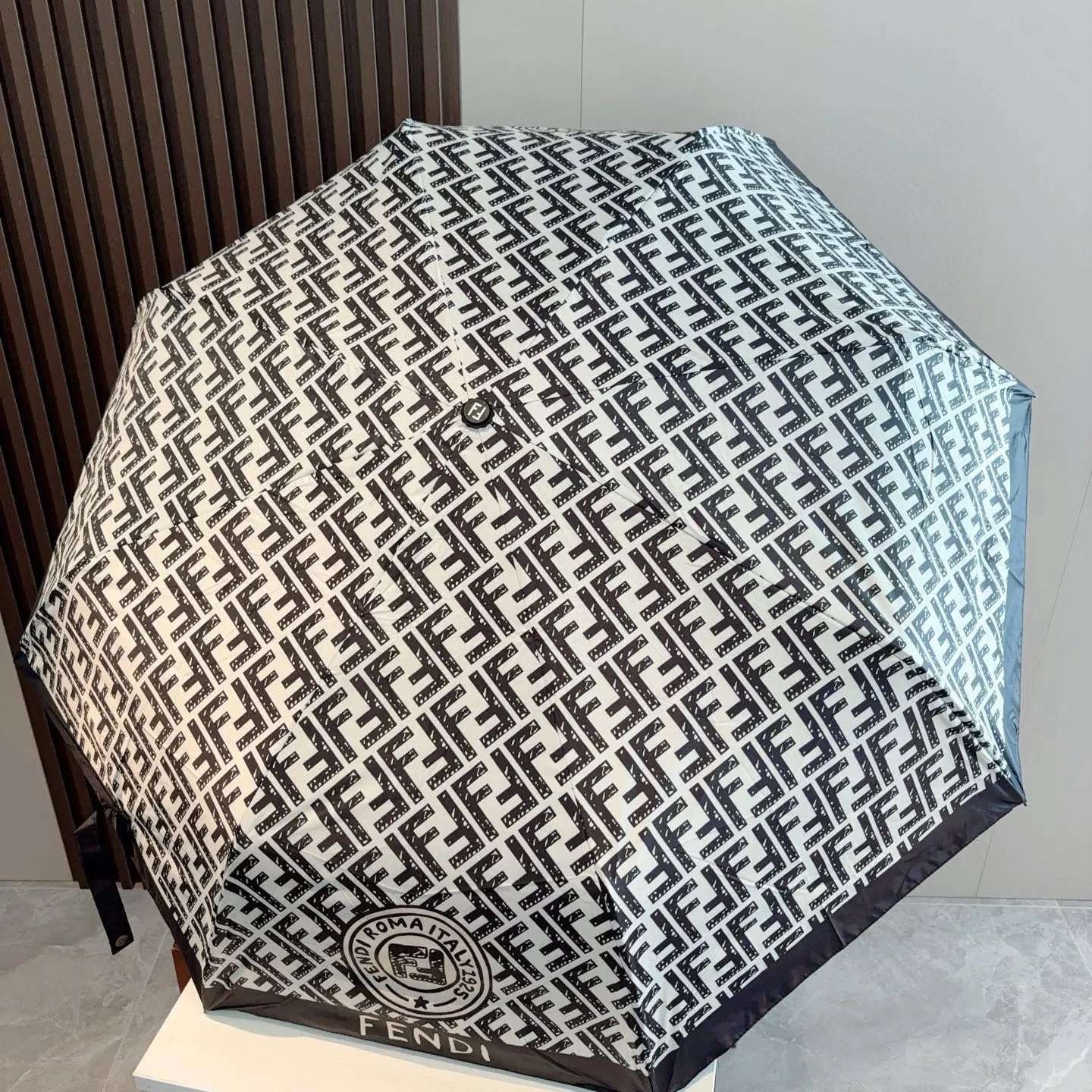 Fendi UV Protection Folding Umbrella Ver.H — Photo 9