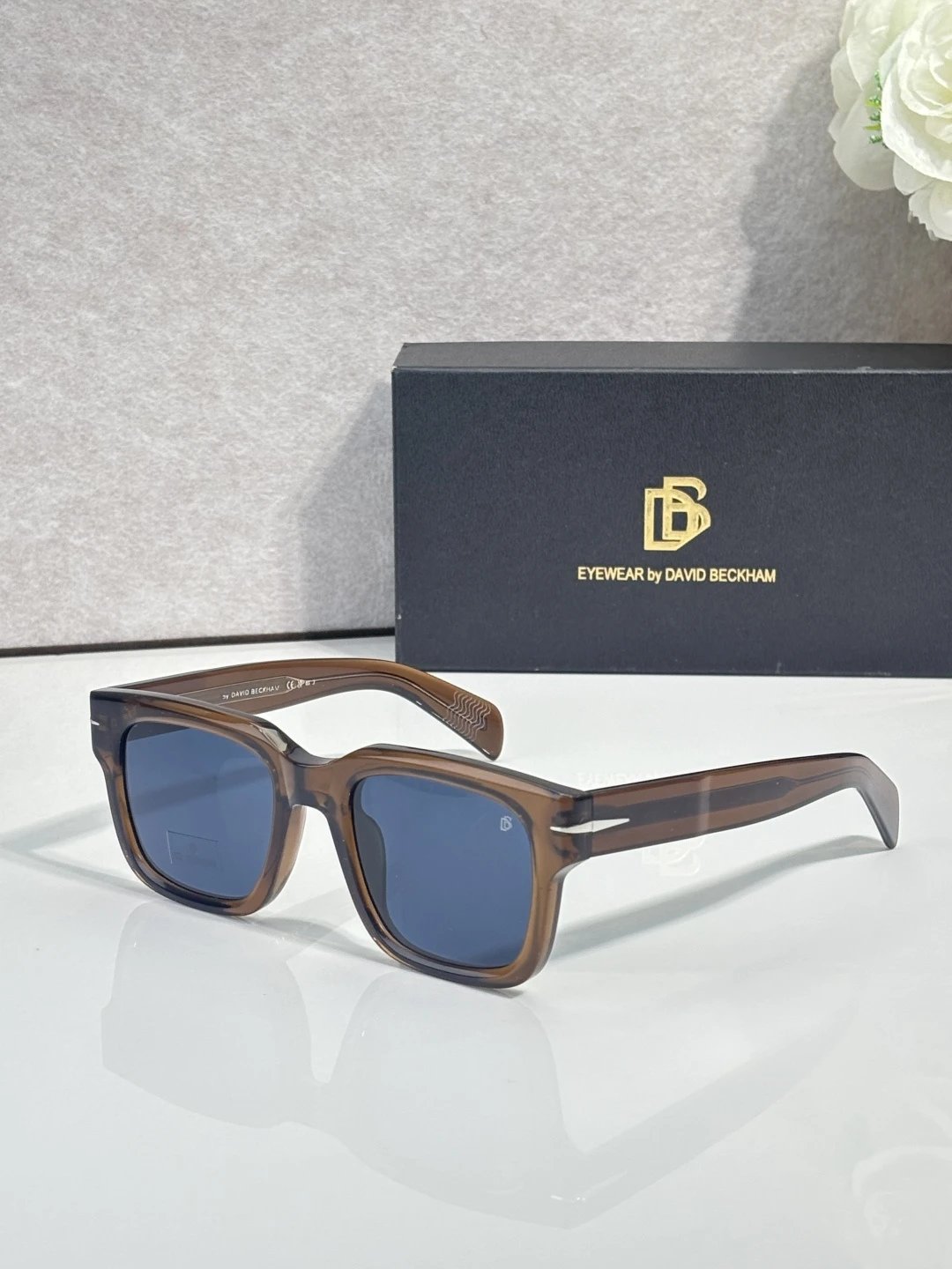David Beckham DB 7100S Sunglasses 52-21-145 Ver.A — photo 4