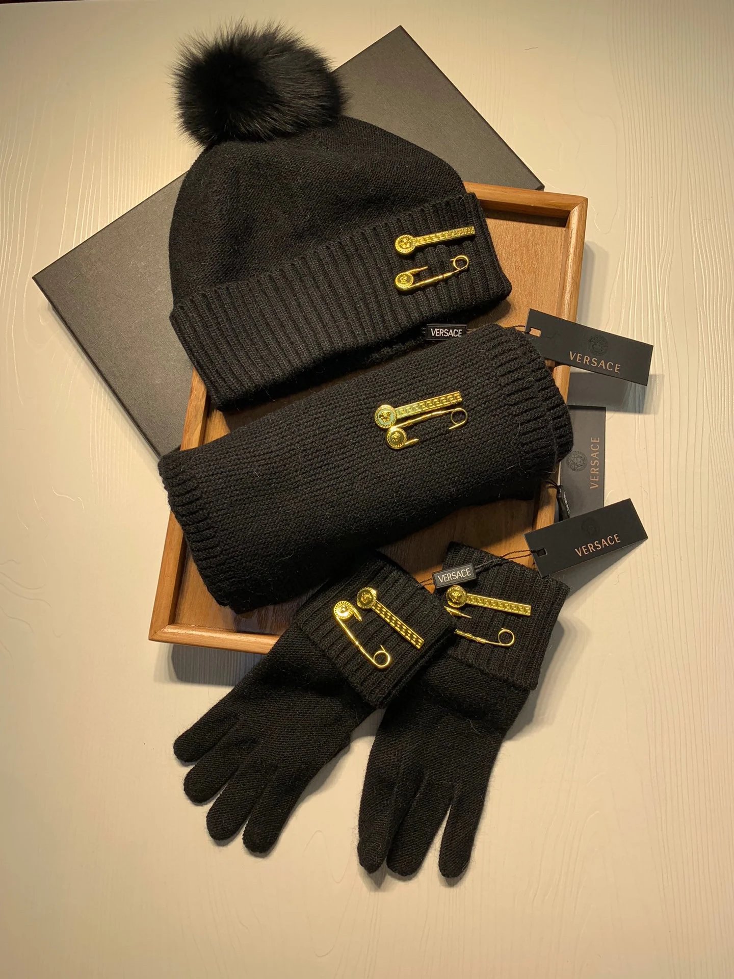 Versace Wool Rabbit Fur Scarf & Hat Set Ver.A — Photo 2