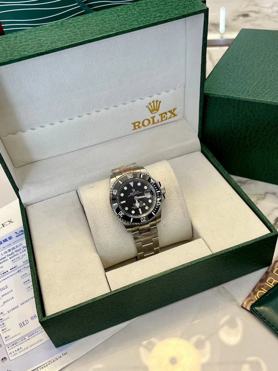 Rolex Submariner horloge met zwarte wijzerplaat en zilverkleurige band